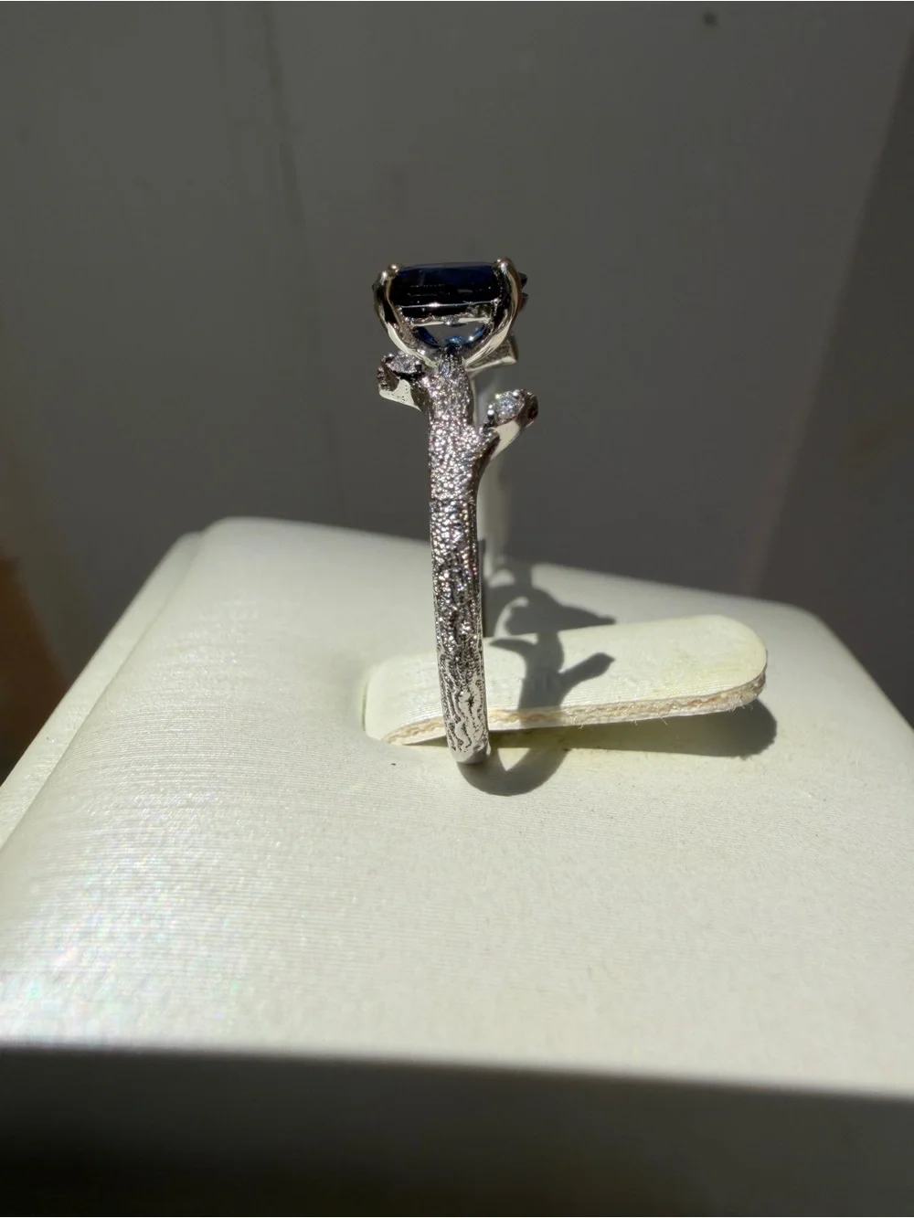 NWT 5x7mm (.8ct) oval‎ cut SAPPHIRE w/ .03ctw accent diamonds, ring in 14kt WG!
